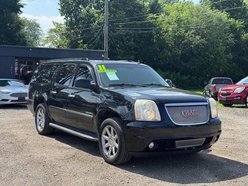 Black 2011 GMC Yukon XL Denali