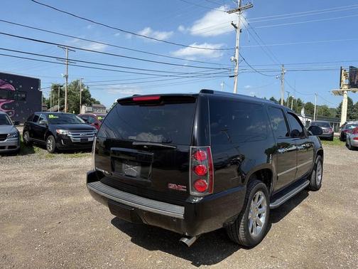 Black 2011 GMC Yukon XL Denali