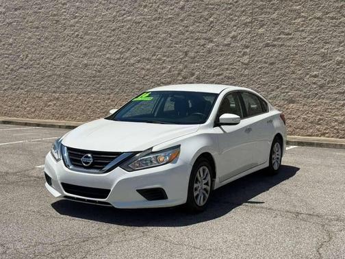 Pearl White 2016 Nissan Altima 2.5
