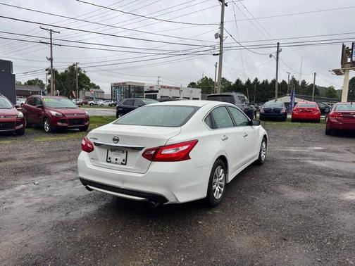 Pearl White 2016 Nissan Altima 2.5