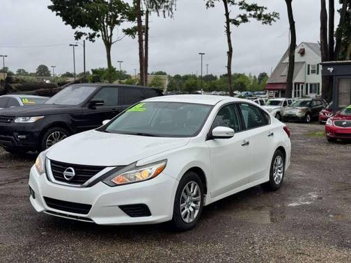 Pearl White 2016 Nissan Altima 2.5