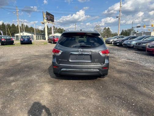 2016 Nissan Pathfinder SV