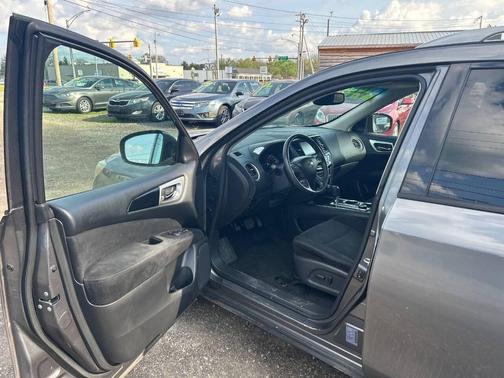 2016 Nissan Pathfinder SV