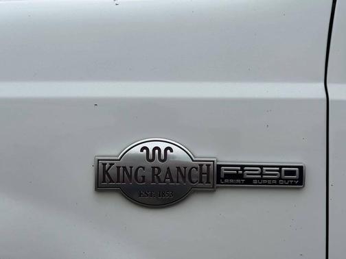 Oxford White Clearcoat 2004 Ford F-250 XL Crew Cab