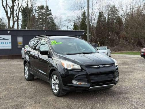 Tuxedo Black Metallic 2014 Ford Escape SE