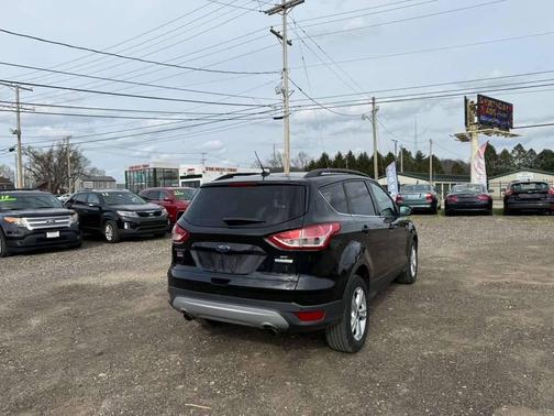 Tuxedo Black Metallic 2014 Ford Escape SE
