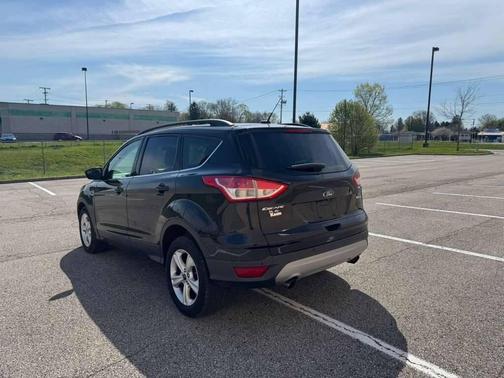 Tuxedo Black Metallic 2014 Ford Escape SE