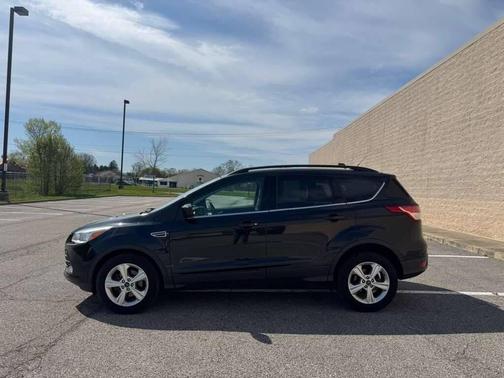 Tuxedo Black Metallic 2014 Ford Escape SE