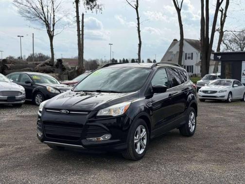Tuxedo Black Metallic 2014 Ford Escape SE