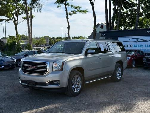 Champagne Silver Metallic 2015 GMC Yukon SLT