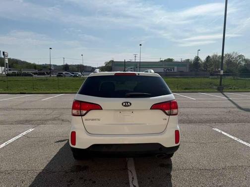 Snow White Pearl 2015 Kia Sorento LX