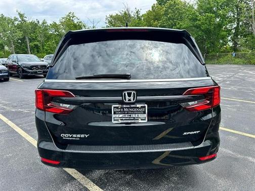 Crystal Black Pearl 2024 Honda Odyssey Sport