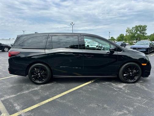 Crystal Black Pearl 2024 Honda Odyssey Sport