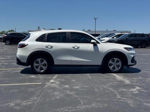 Platinum White Pearl 2024 Honda HR-V LX