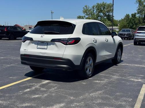 Platinum White Pearl 2024 Honda HR-V LX