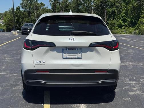 Platinum White Pearl 2024 Honda HR-V LX