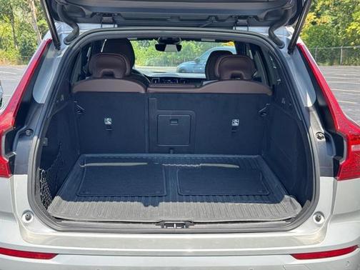 2022 Volvo XC60 B5 Momentum