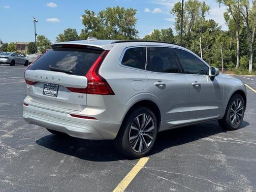 2022 Volvo XC60 B5 Momentum