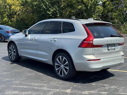 2022 Volvo XC60 B5 Momentum