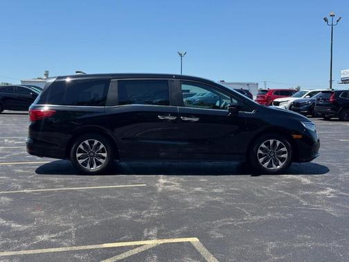 Crystal Black Pearl 2024 Honda Odyssey EX-L