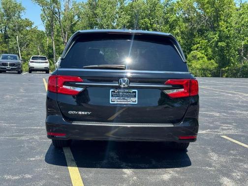 Crystal Black Pearl 2024 Honda Odyssey EX-L