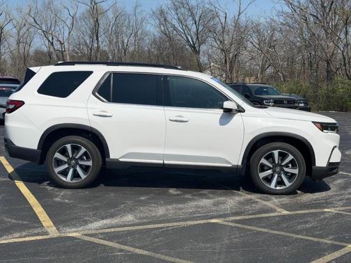 Platinum White Pearl 2025 Honda Pilot Touring
