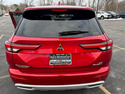 2023 Mitsubishi Outlander PHEV SE