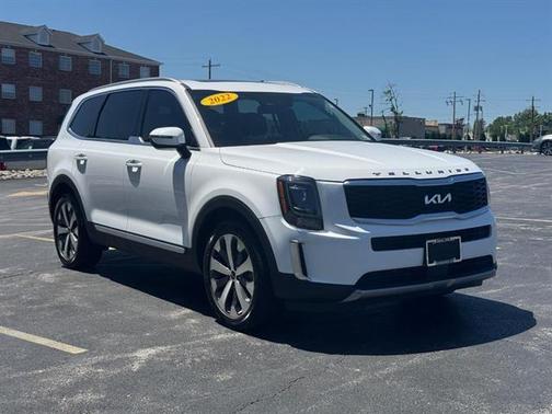 Glacial White Pearl 2022 Kia Telluride S