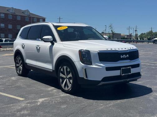 Glacial White Pearl 2022 Kia Telluride S
