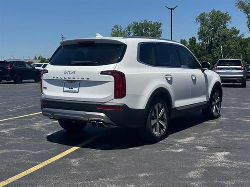 Glacial White Pearl 2022 Kia Telluride S