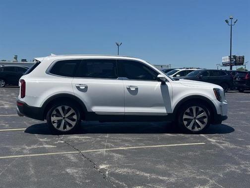 Glacial White Pearl 2022 Kia Telluride S