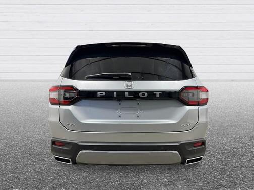 Solar Silver Metallic 2026 Honda Pilot Elite