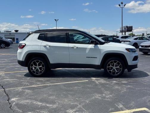 Bright White Clearcoat 2024 Jeep Compass Limited