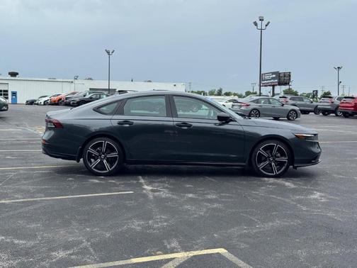 Meteorite Gray Metallic 2026 Honda Accord SE