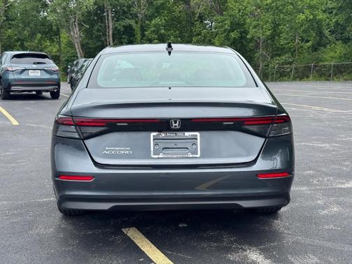 Meteorite Gray Metallic 2026 Honda Accord SE