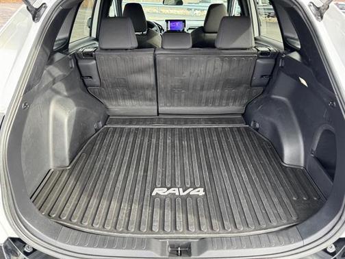 2023 Toyota RAV4 Hybrid SE