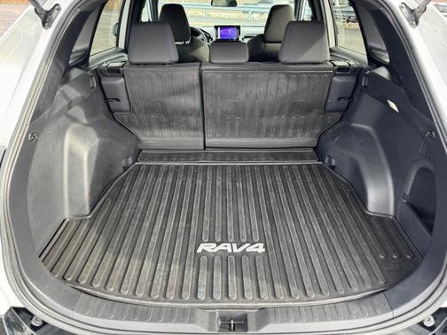 2023 Toyota RAV4 Hybrid SE