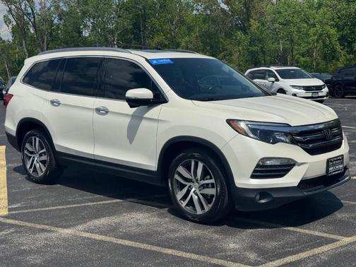 White Diamond Pearl 2017 Honda Pilot Touring