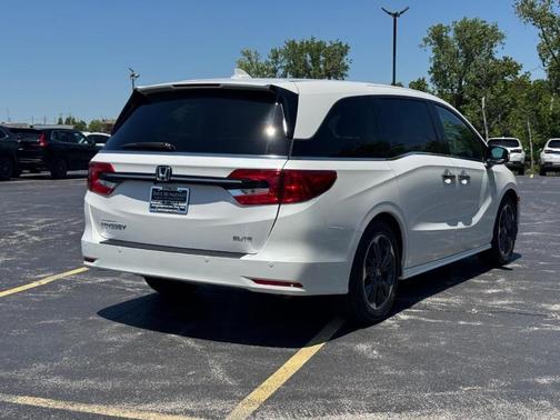 Platinum White Pearl 2024 Honda Odyssey Elite
