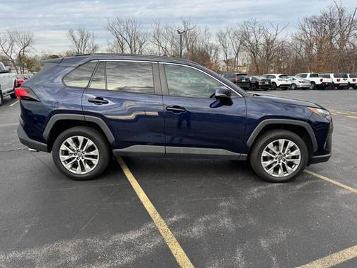 2022 Toyota RAV4 XLE Premium