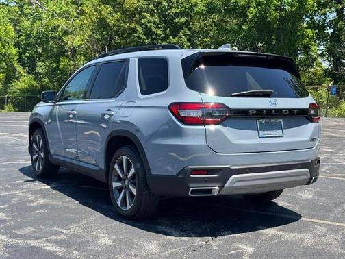 Sonic Gray Pearl 2025 Honda Pilot Touring