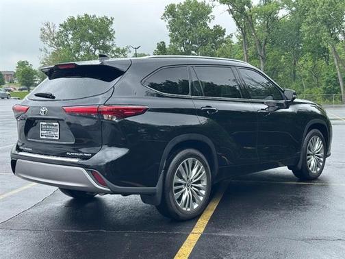 2023 Toyota Highlander Platinum