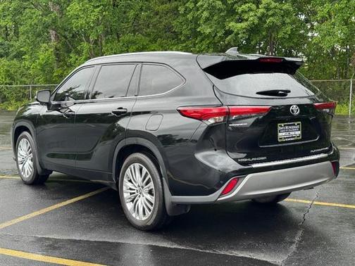 2023 Toyota Highlander Platinum