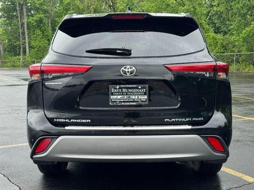 2023 Toyota Highlander Platinum