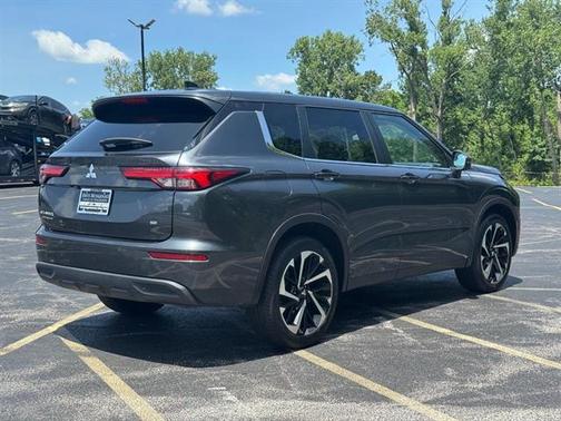 2024 Mitsubishi Outlander SE