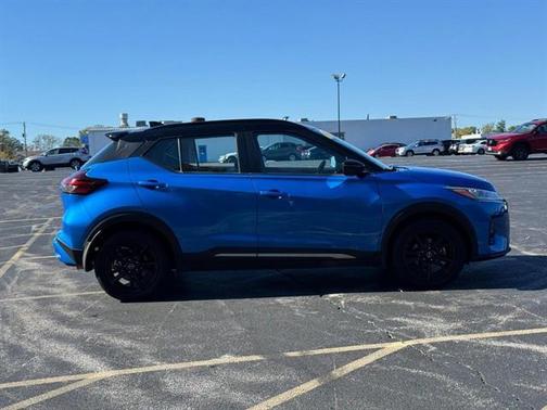 2023 Nissan Kicks SR
