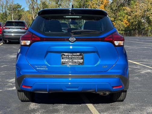2023 Nissan Kicks SR