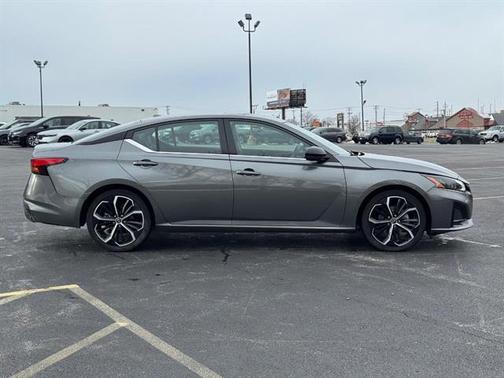 2023 Nissan Altima 2.0 SR