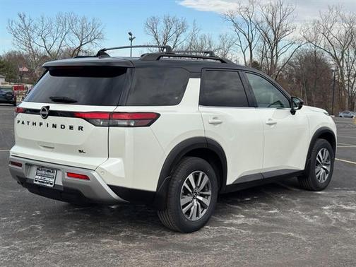 2022 Nissan Pathfinder SL