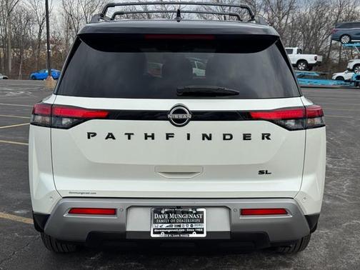 2022 Nissan Pathfinder SL